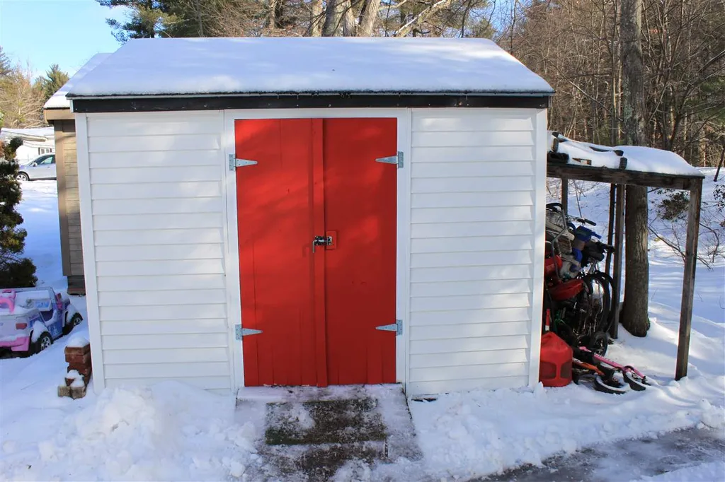 26 Ponderosa Avenue Nashua NH 03062