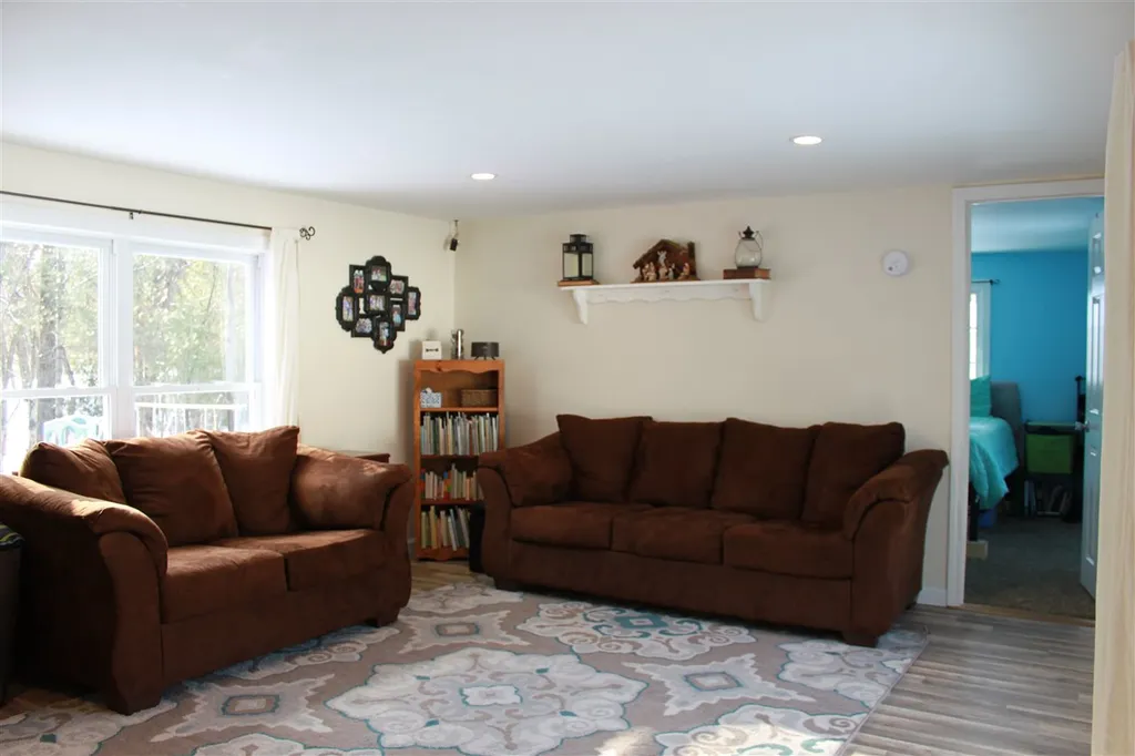 26 Ponderosa Avenue Nashua NH 03062