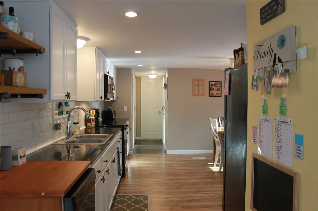 26 Ponderosa Avenue Nashua NH 03062