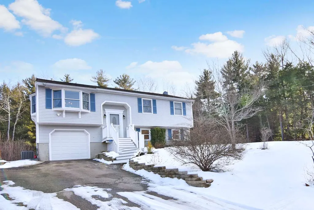 14 Huckleberry Road Raymond NH 03077