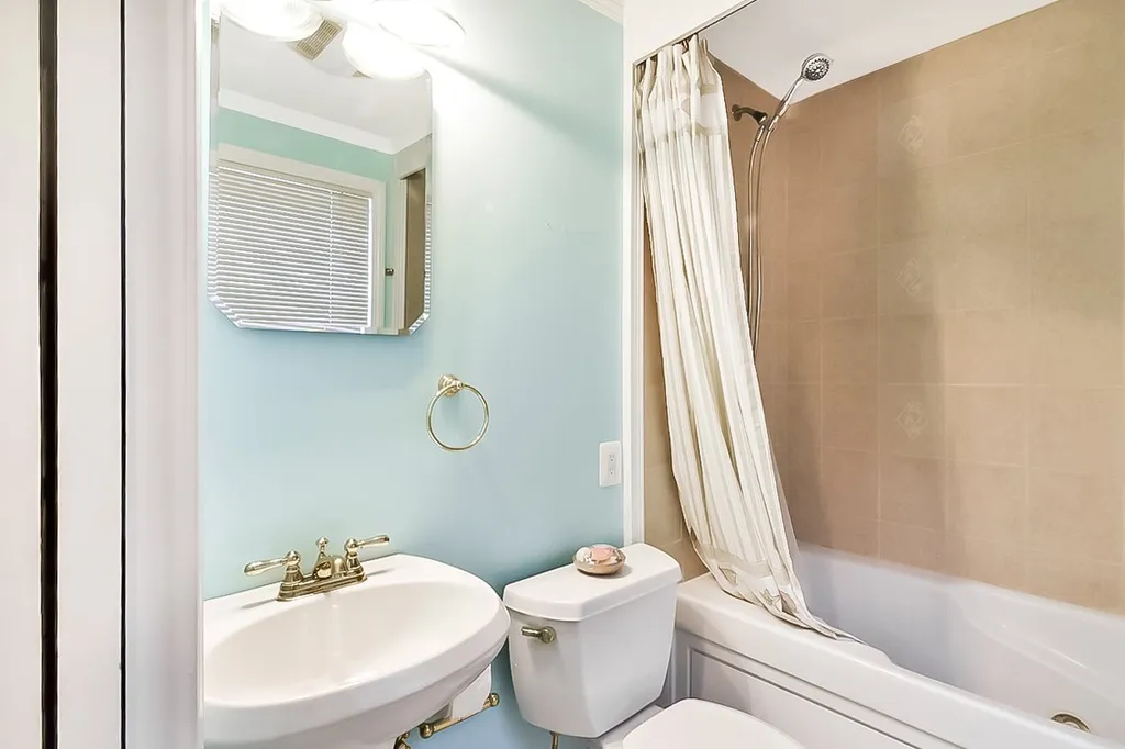 14 Huckleberry Road Raymond NH 03077