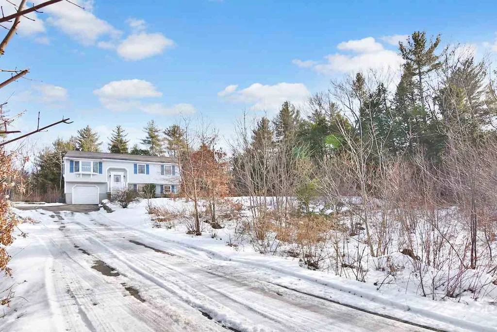 14 Huckleberry Road Raymond NH 03077