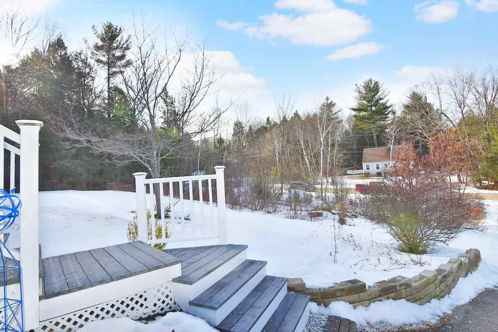 14 Huckleberry Road Raymond NH 03077