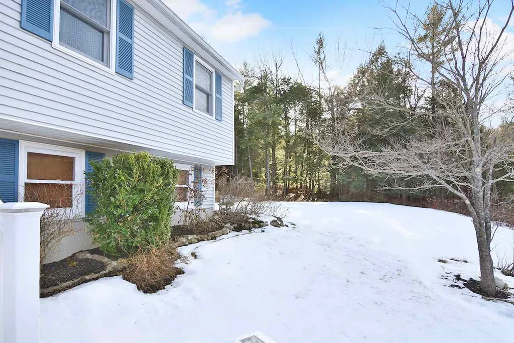 14 Huckleberry Road Raymond NH 03077