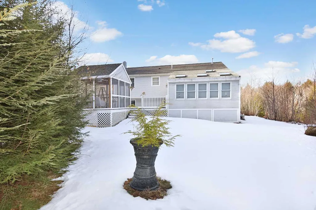 14 Huckleberry Road Raymond NH 03077