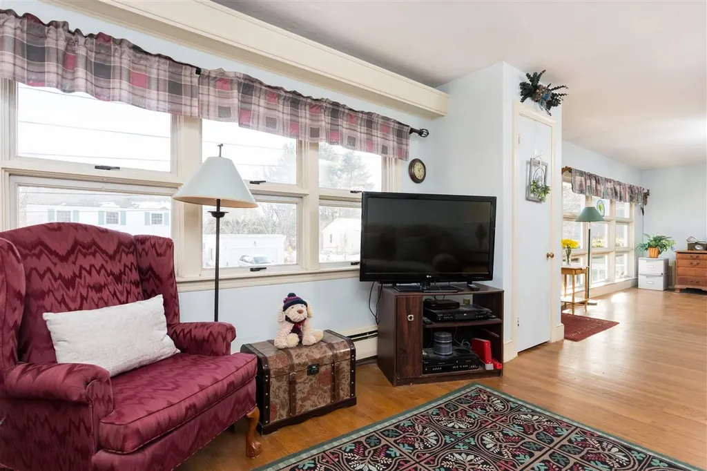 4 Yvonne Street Rochester NH 03867