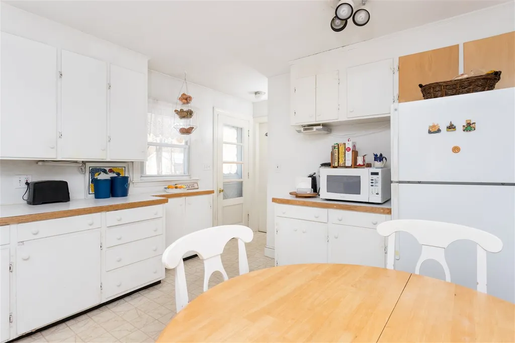 4 Yvonne Street Rochester NH 03867