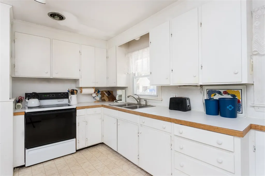 4 Yvonne Street Rochester NH 03867