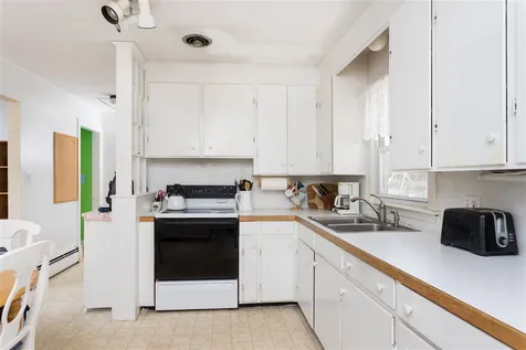 4 Yvonne Street Rochester NH 03867