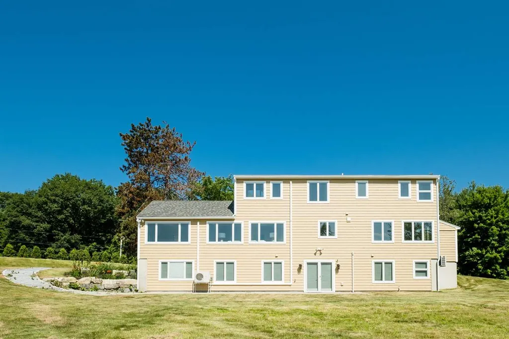 987 Alewive Road Kennebunk ME 04043