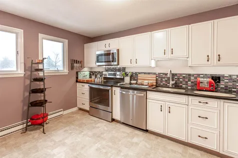 26 Hilltop Place New London NH 03257
