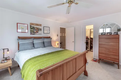 26 Hilltop Place New London NH 03257