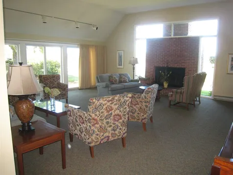 26 Hilltop Place New London NH 03257