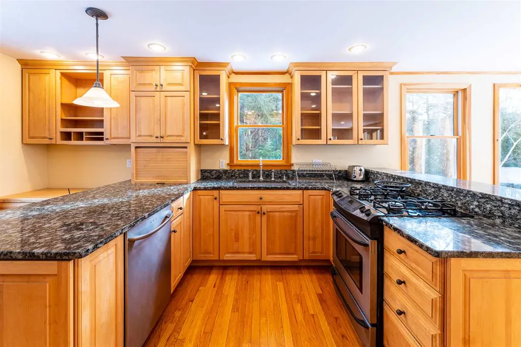23 River Road Hanover NH 03755