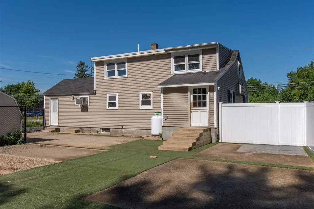 385 Daniel Webster Highway Merrimack NH 03054