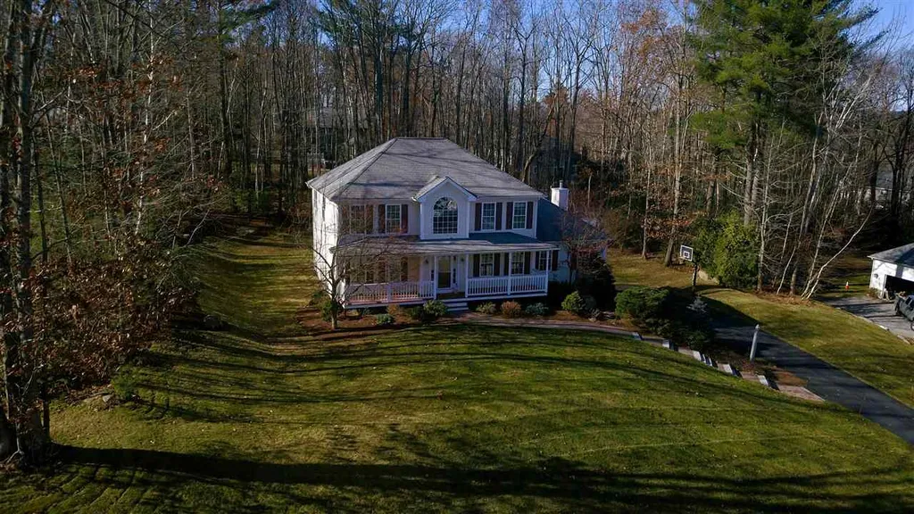 6 Sunburst Lane Hooksett NH 03106