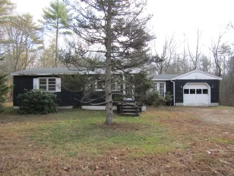6 Chester Road Raymond NH 03077