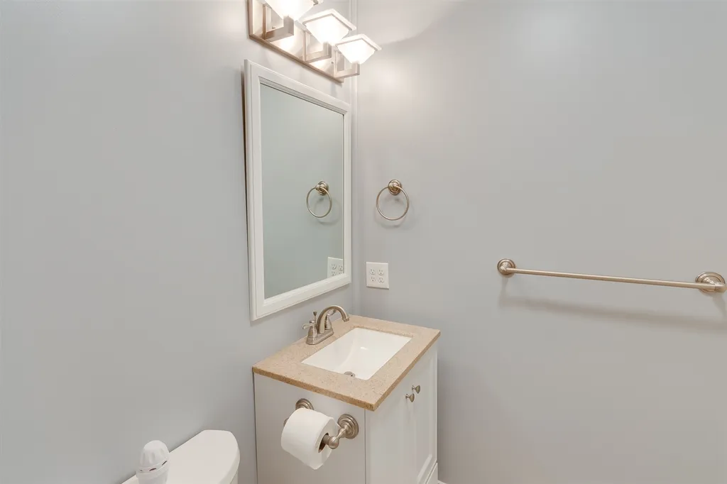 14 Strawberry Bank Road Nashua NH 03062