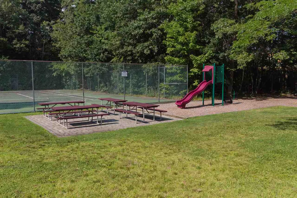 14 Strawberry Bank Road Nashua NH 03062