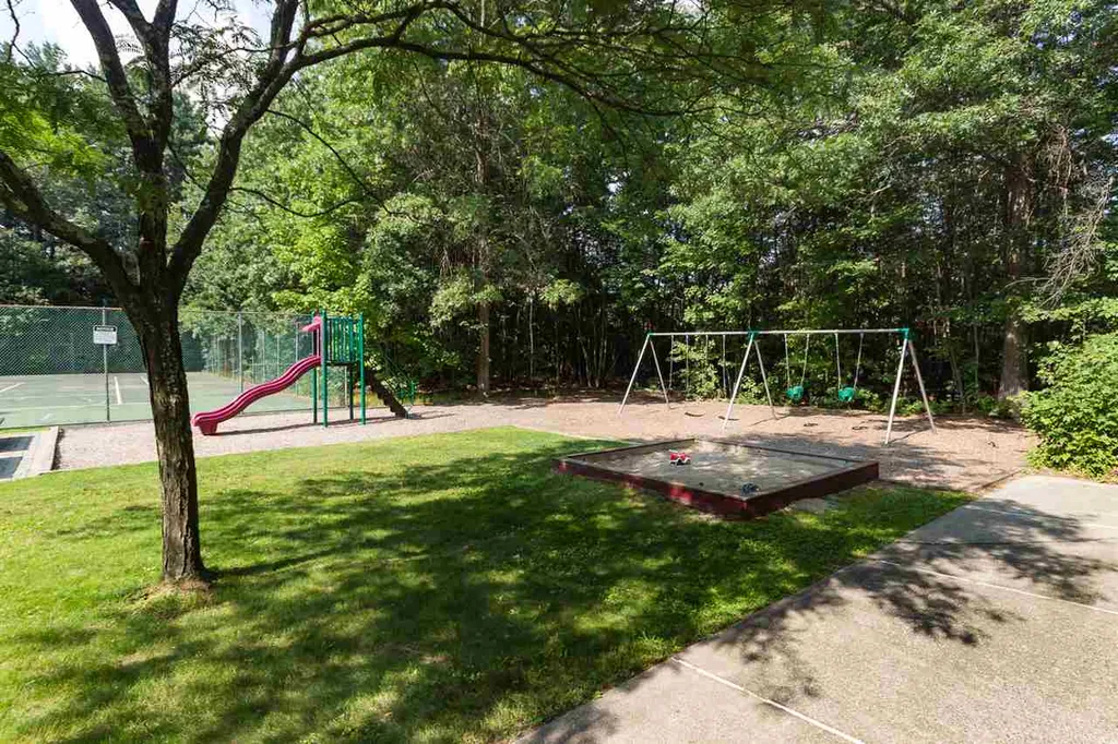 14 Strawberry Bank Road Nashua NH 03062