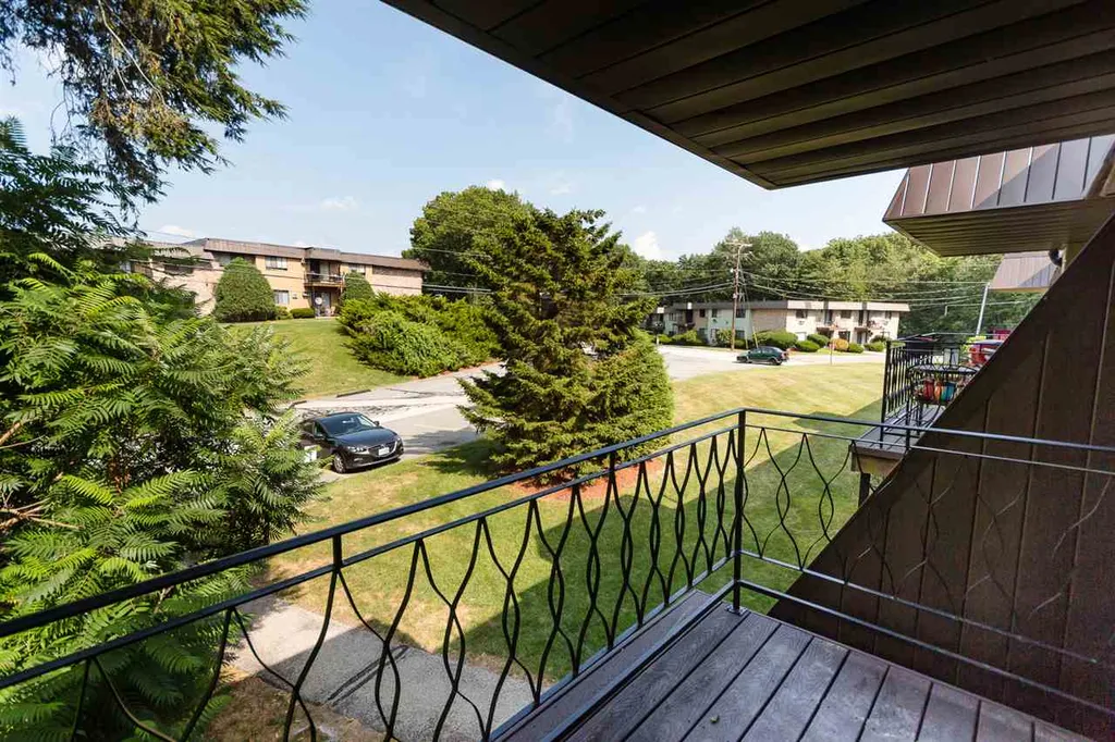 14 Strawberry Bank Road Nashua NH 03062