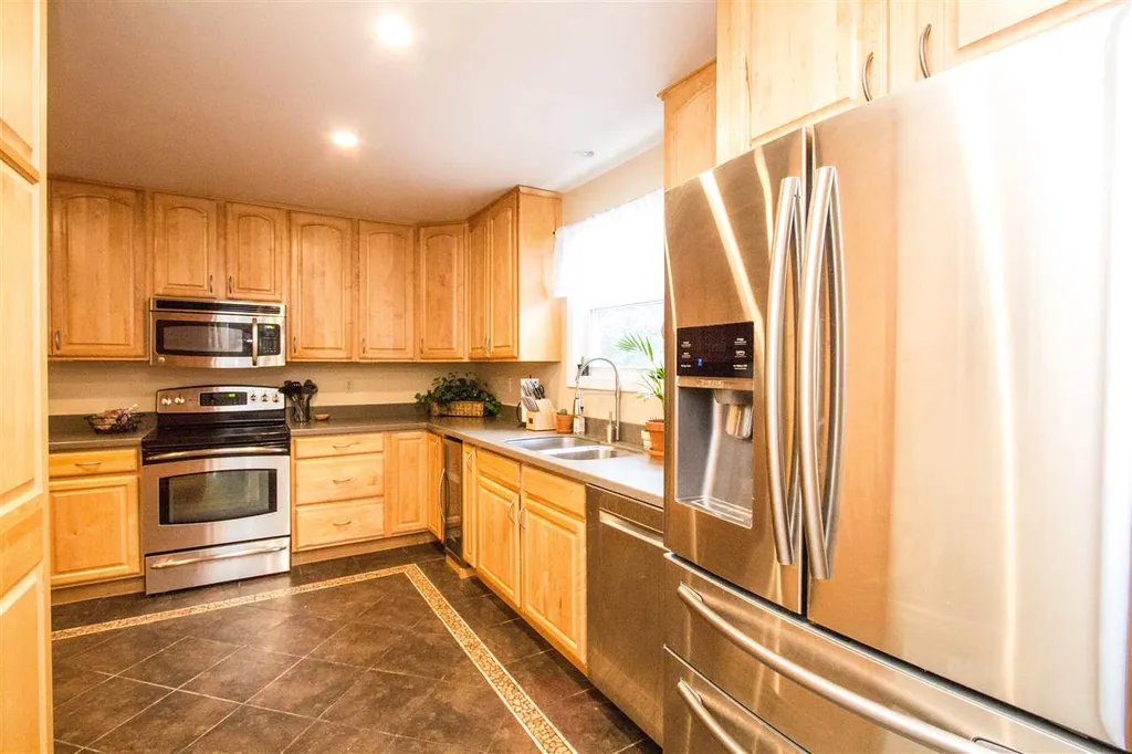 23 Bluebird Drive Colchester VT 05446