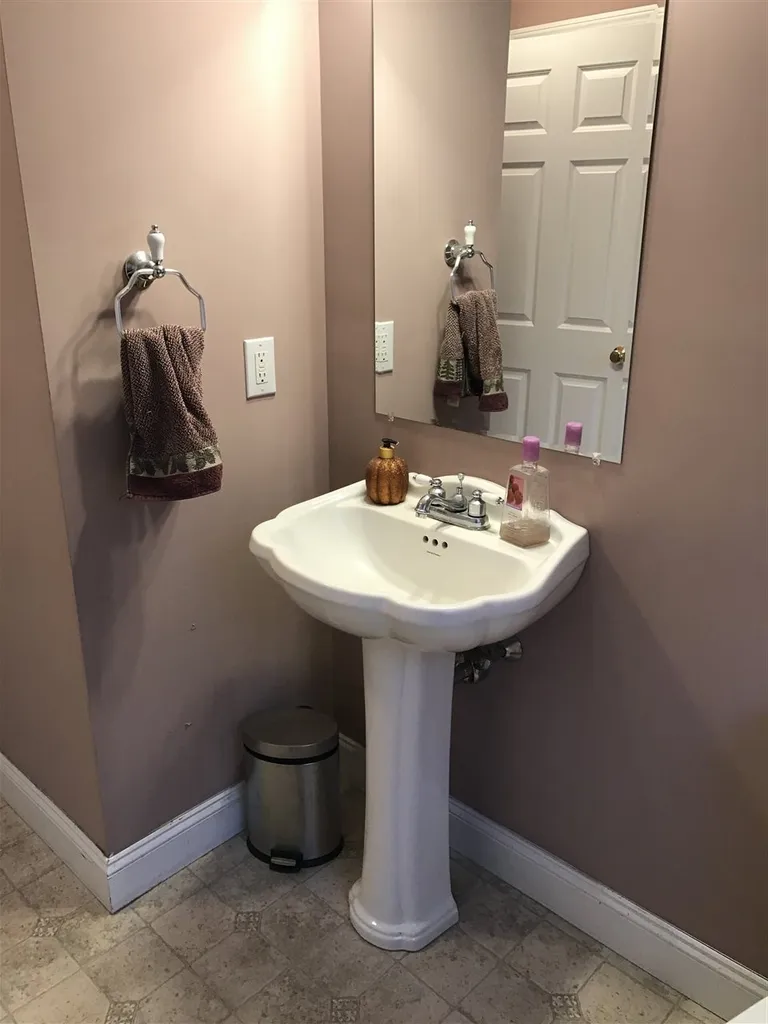 18 Hall Way Greenfield NH 03047