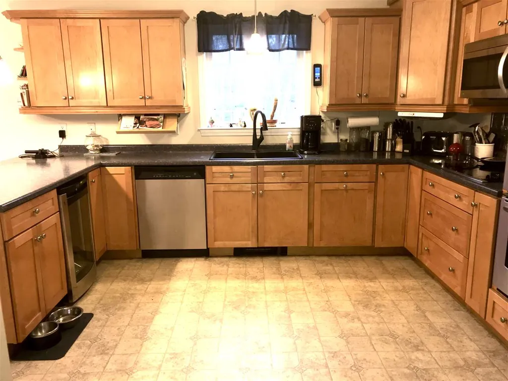 18 Hall Way Greenfield NH 03047