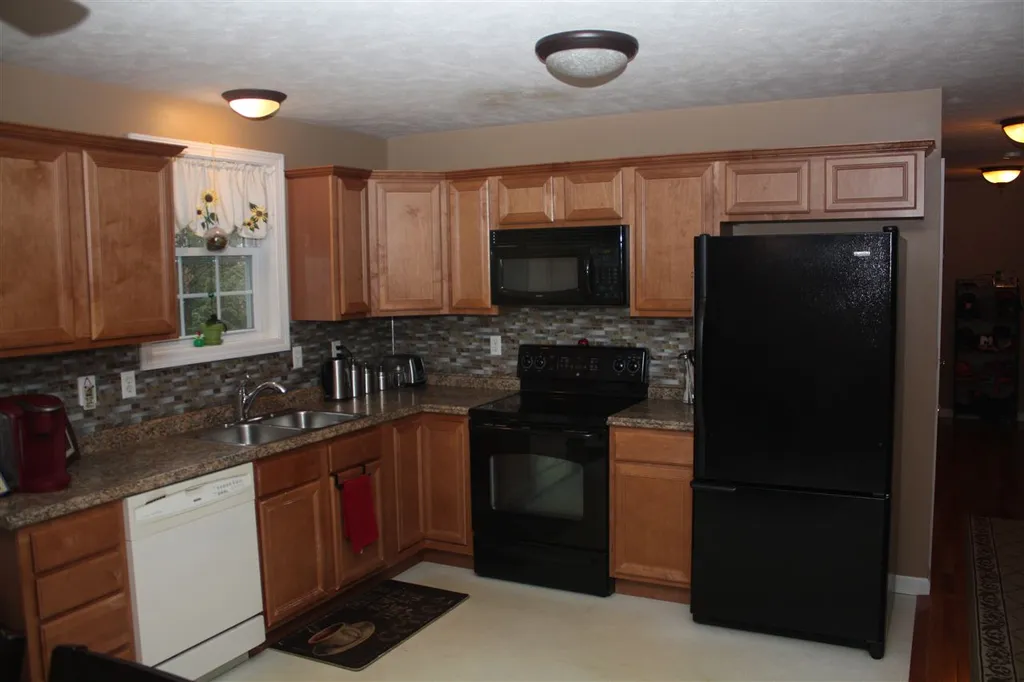 139 Red Gate Lane Rindge NH 03461