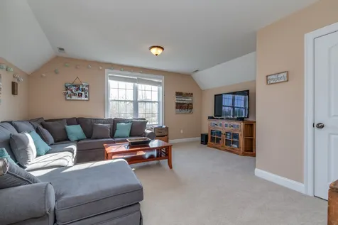 88 Peaslee Road Bow NH 03304