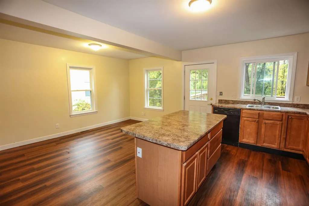 534 Douglas Street Manchester NH 03102