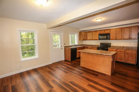 534 Douglas Street Manchester NH 03102