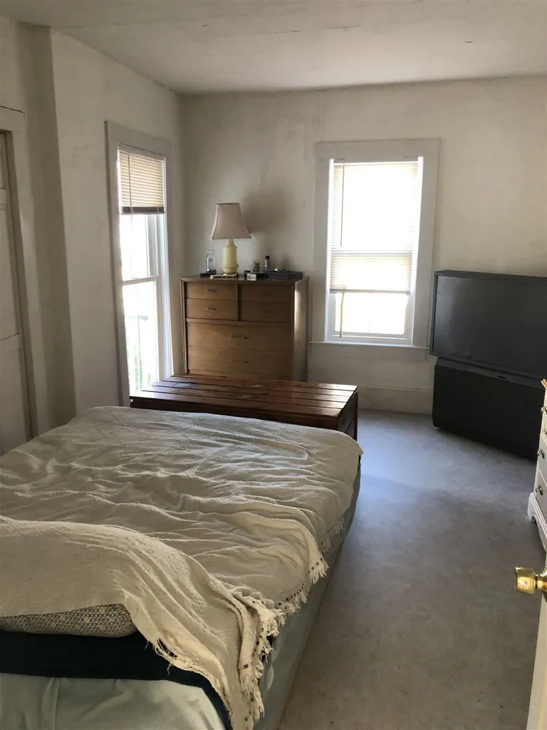 64 Valley Street Keene NH 03431