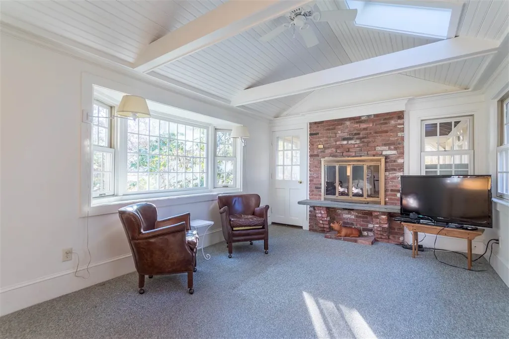 68 Post Road North Hampton NH 03862