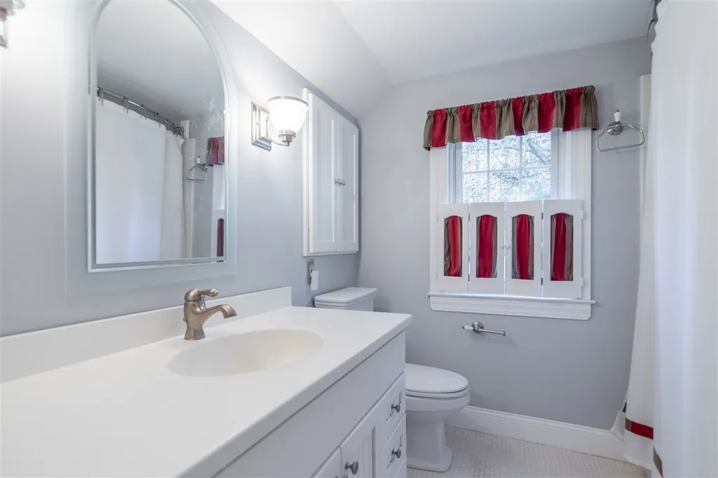 68 Post Road North Hampton NH 03862