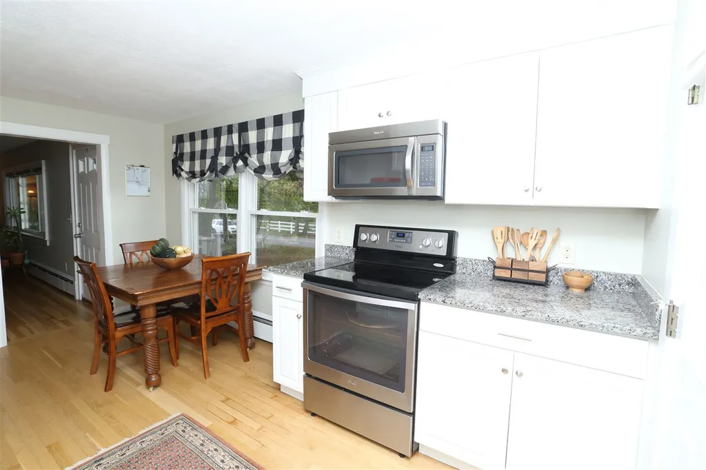 16 Willowbrook Avenue Greenland NH 03840