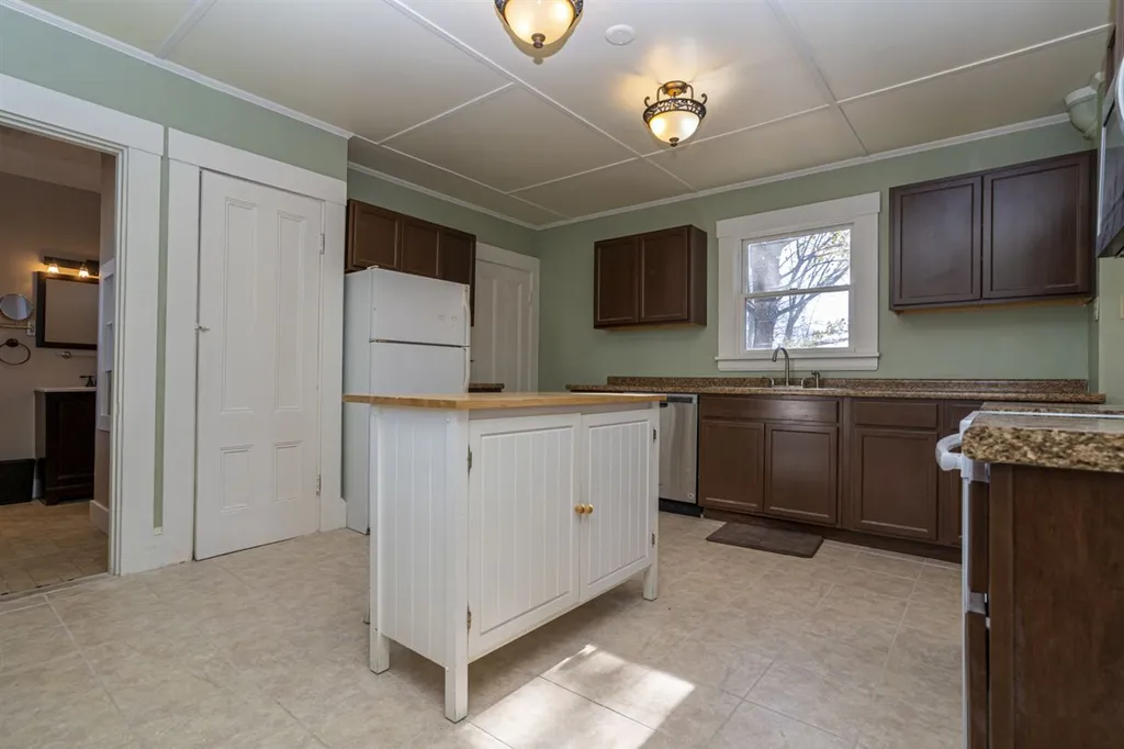 675 Main Street Rollinsford NH 03869
