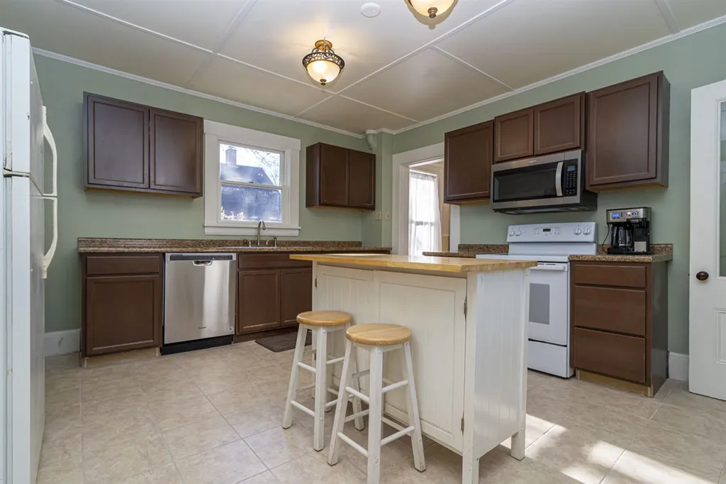 675 Main Street Rollinsford NH 03869