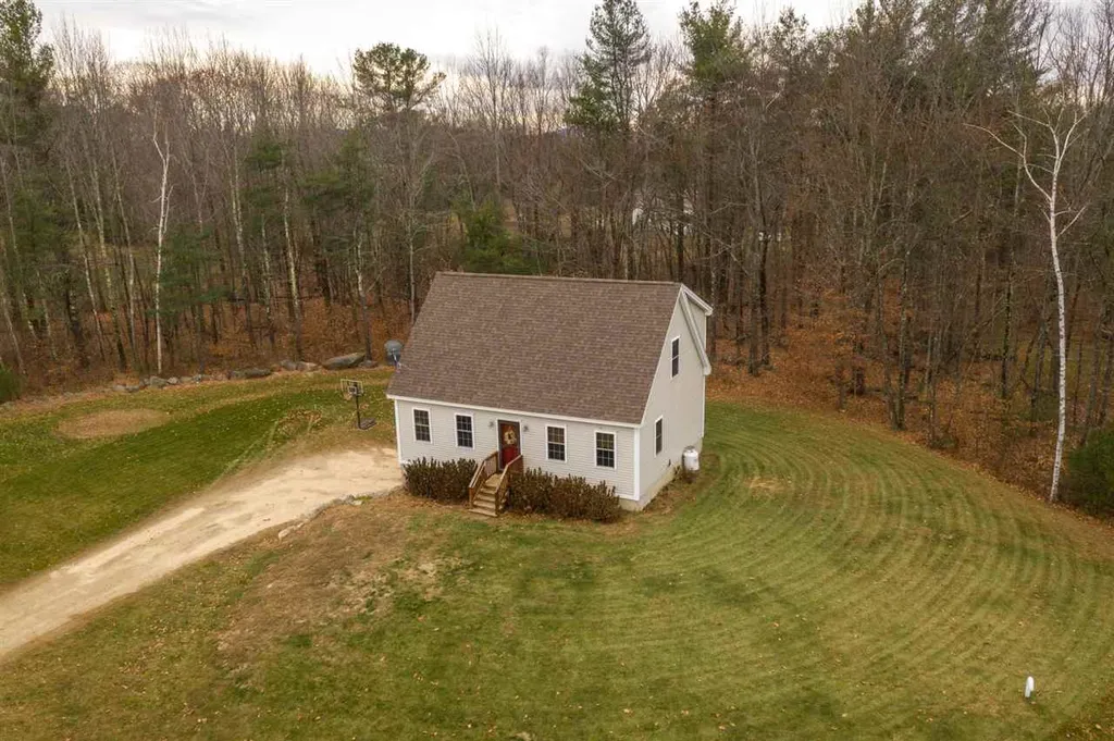 31 Knowles Way Northwood NH 03261
