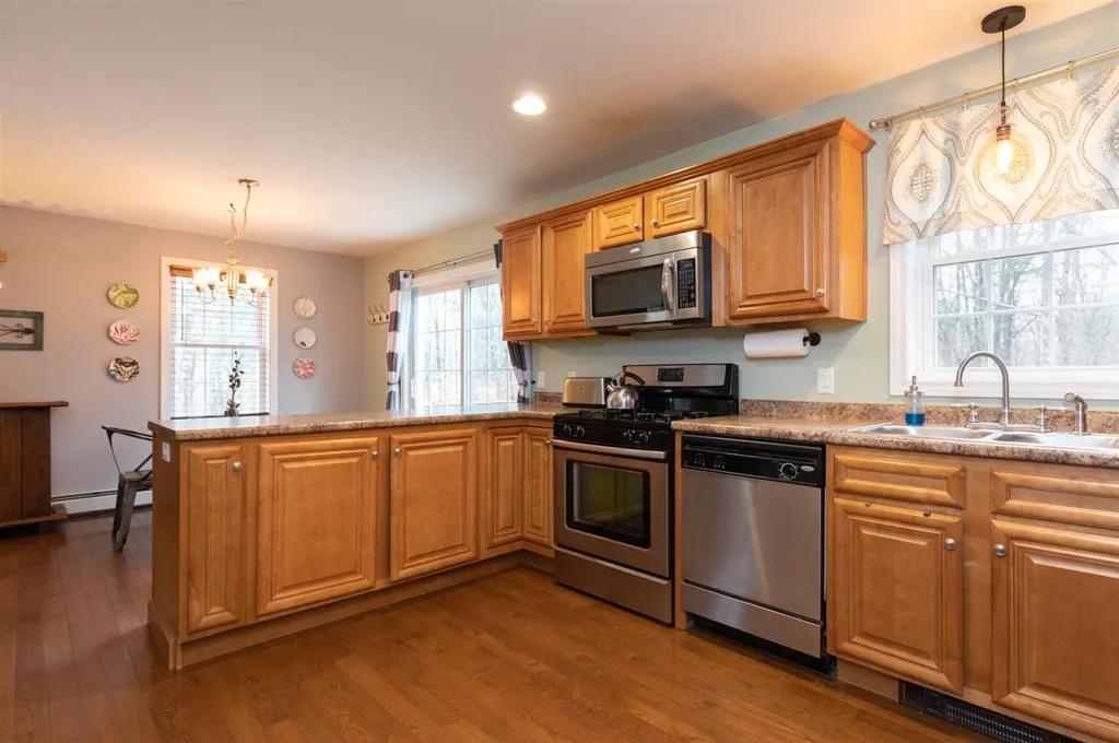 31 Knowles Way Northwood NH 03261