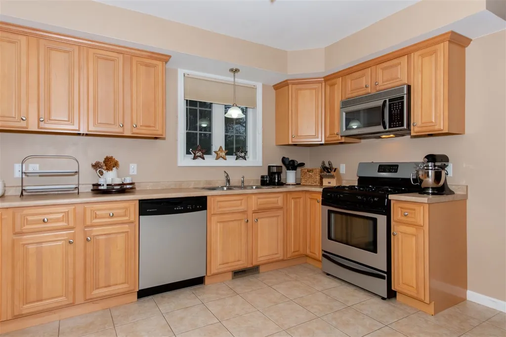27 Seavey Brook Lane Rochester NH 03867