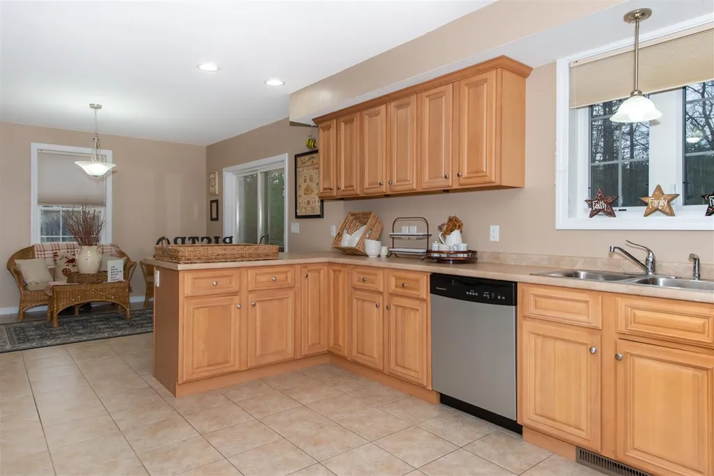 27 Seavey Brook Lane Rochester NH 03867
