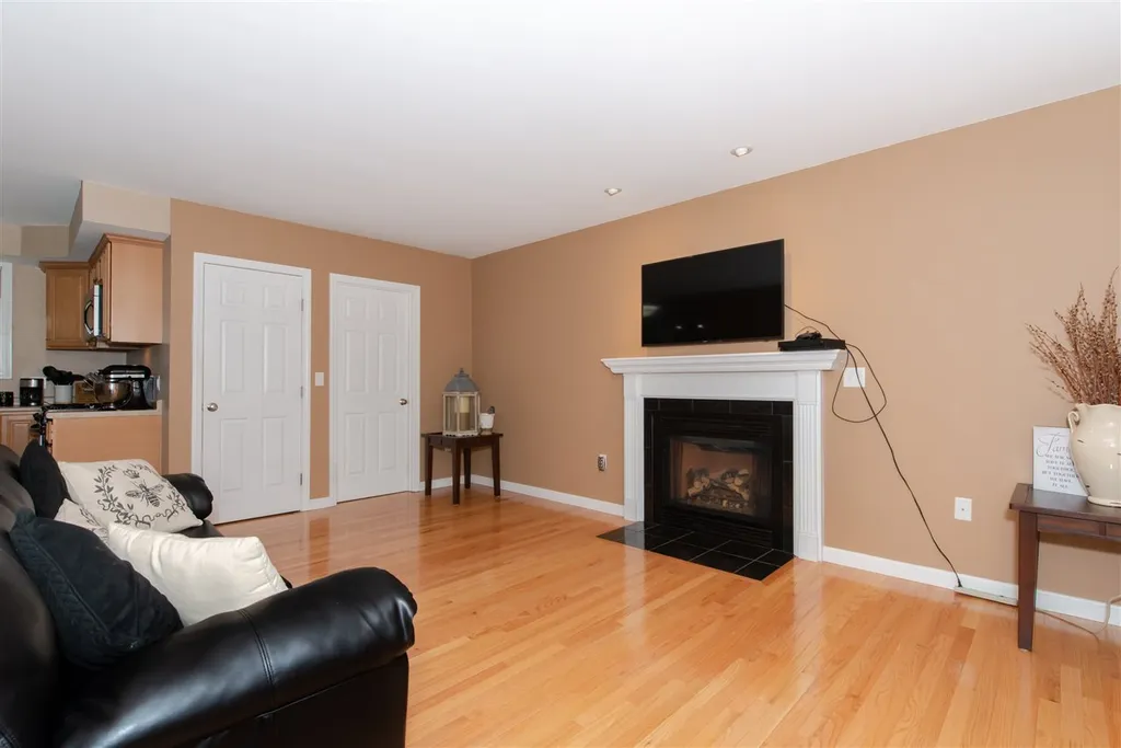 27 Seavey Brook Lane Rochester NH 03867