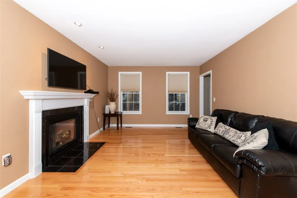 27 Seavey Brook Lane Rochester NH 03867
