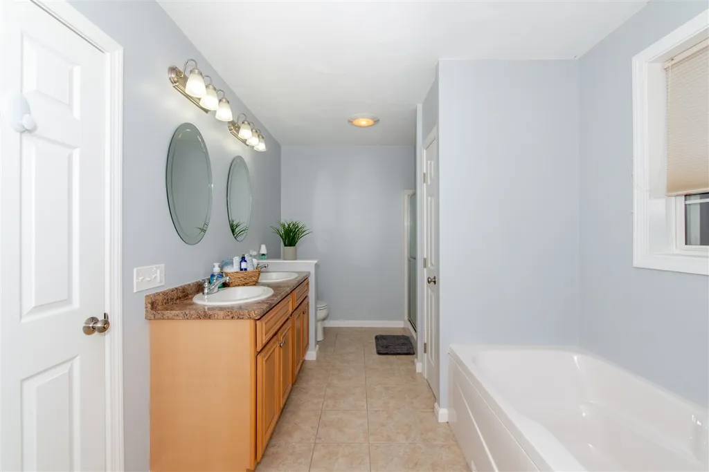 27 Seavey Brook Lane Rochester NH 03867