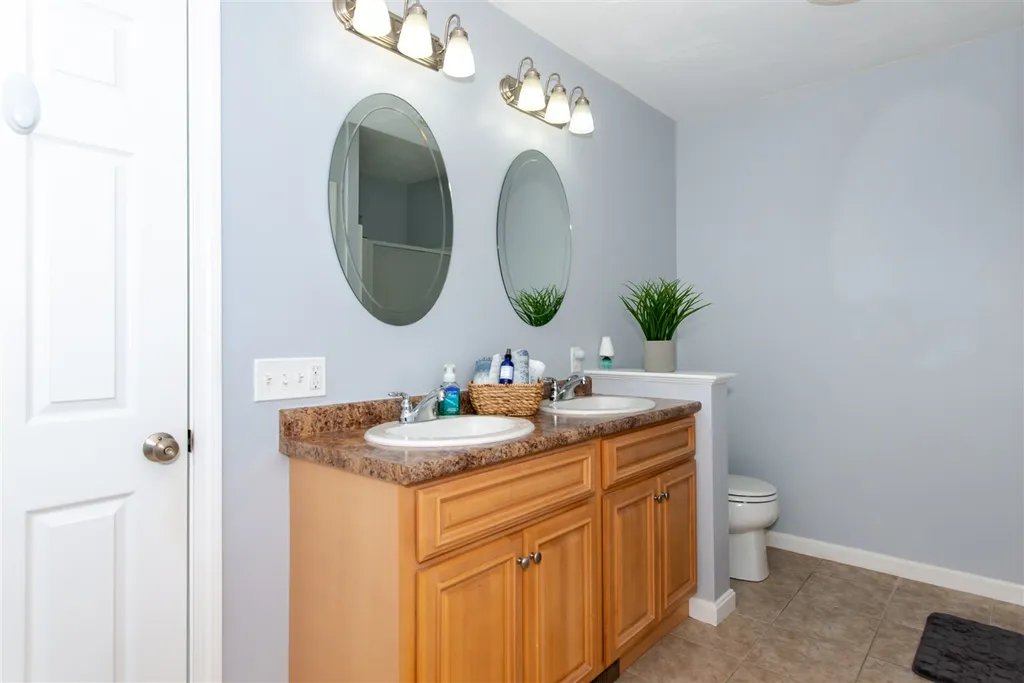 27 Seavey Brook Lane Rochester NH 03867