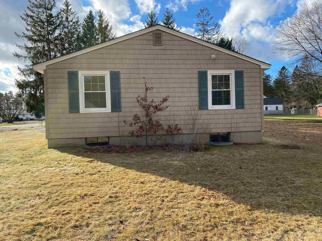 16 Stevens Road North Hampton NH 03862