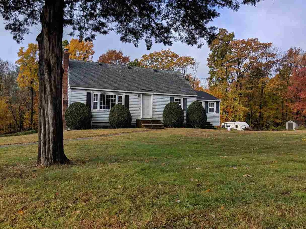 11 Woodlawn Avenue Atkinson NH 03811