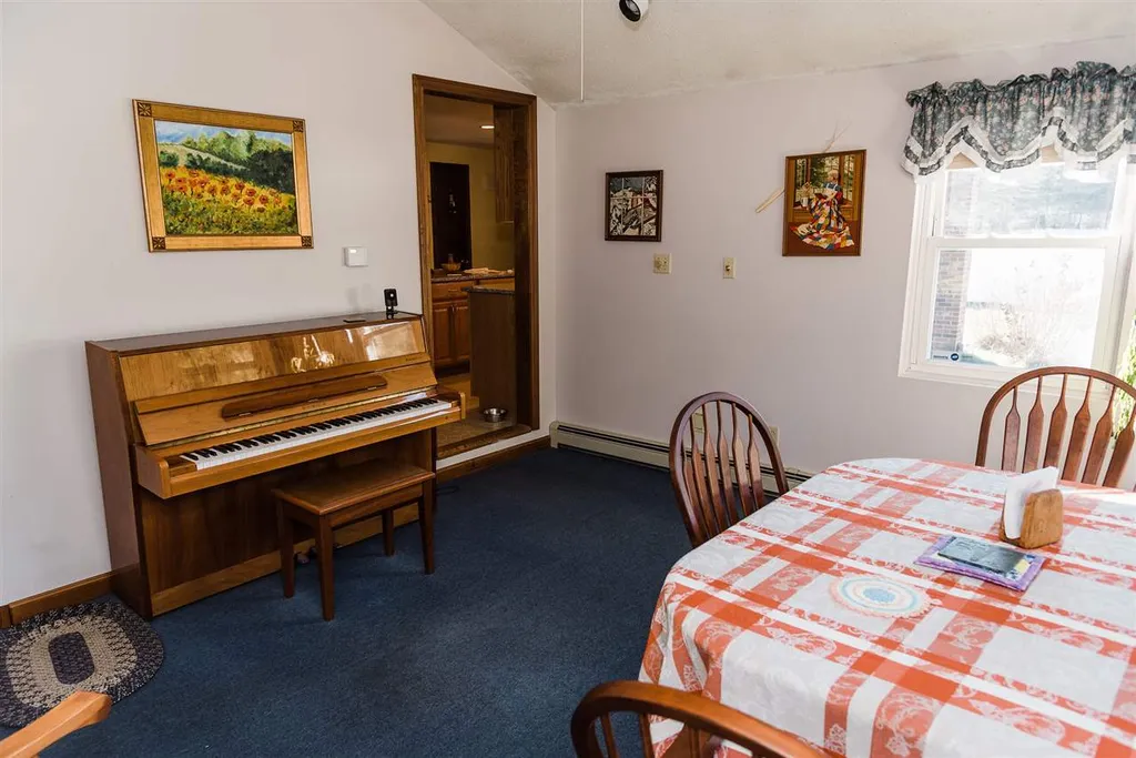 212 River Road Allenstown NH 03275