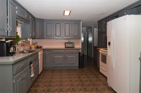 90 Main Street Kingston NH 03848